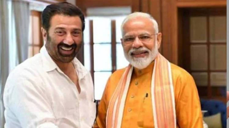 नरेंद्र मोदी