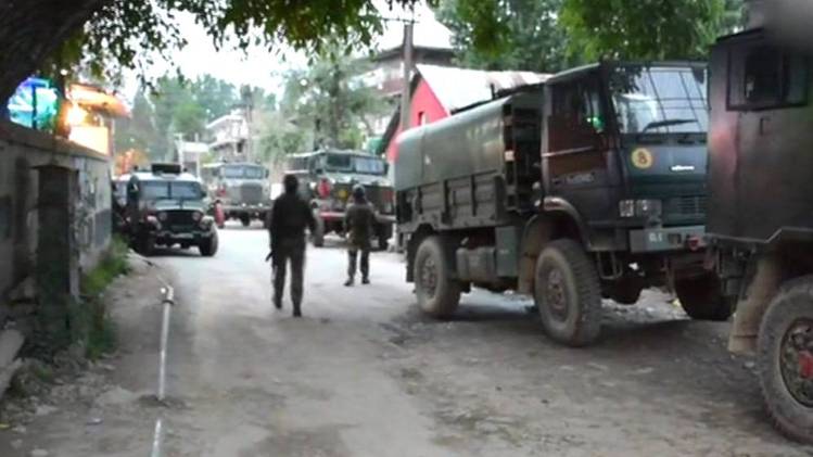 आतंकियों से पुलवामा में मुठभेड़