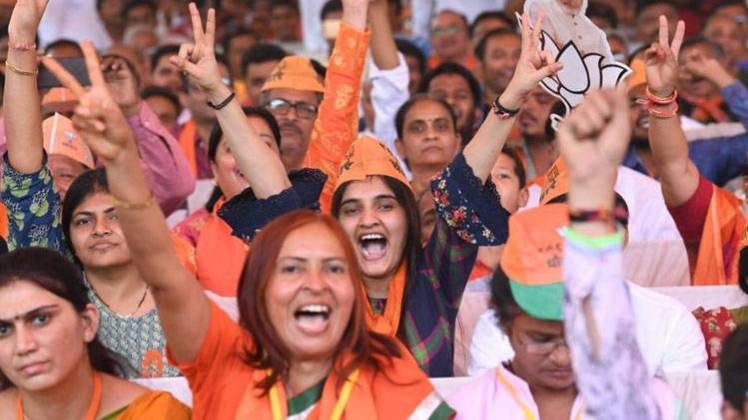 चुनाव नतीजे देखकर BJP समर्थकों में जश्न का माहौल