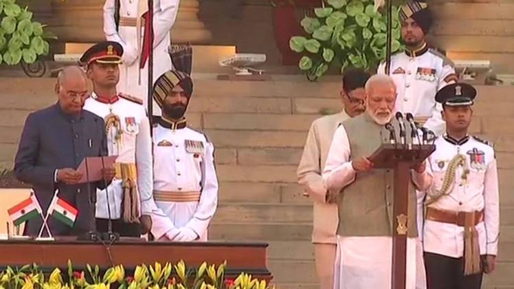 नरेंद्र मोदी ने दूसरी बार प्रधानमंत्री पद की शपथ ली