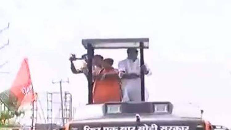 प्रचार के दौरान साध्वी प्रज्ञा