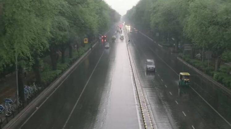 दिल्ली एनसीआर में तेज बारिश