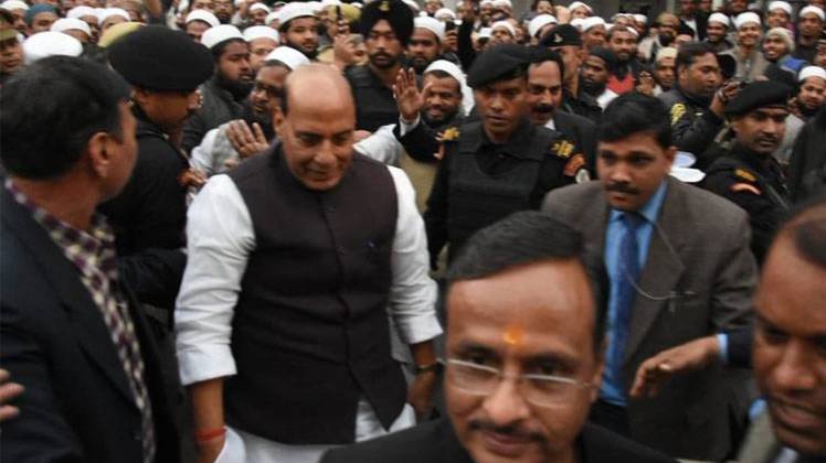 क्या वोट के लिए मदरसे गए राजनाथ सिंह?