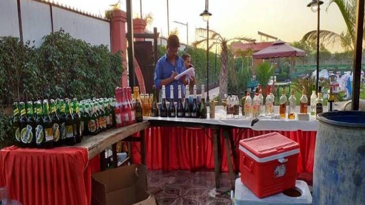 रेव पार्टी पर छापा