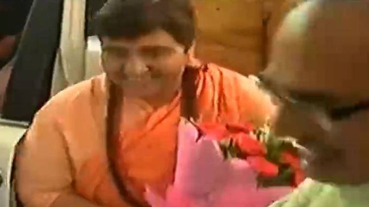 प्रज्ञा ने शिवराज सिंह को शादी की सालगिरह की बधाई दी