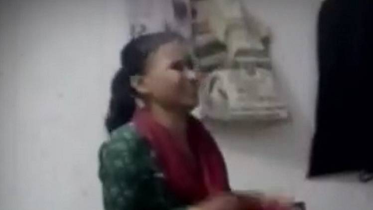 दिल्ली की राह चलती महिलाओं को टारगेट करता था ये प्रेमी जोड़ा