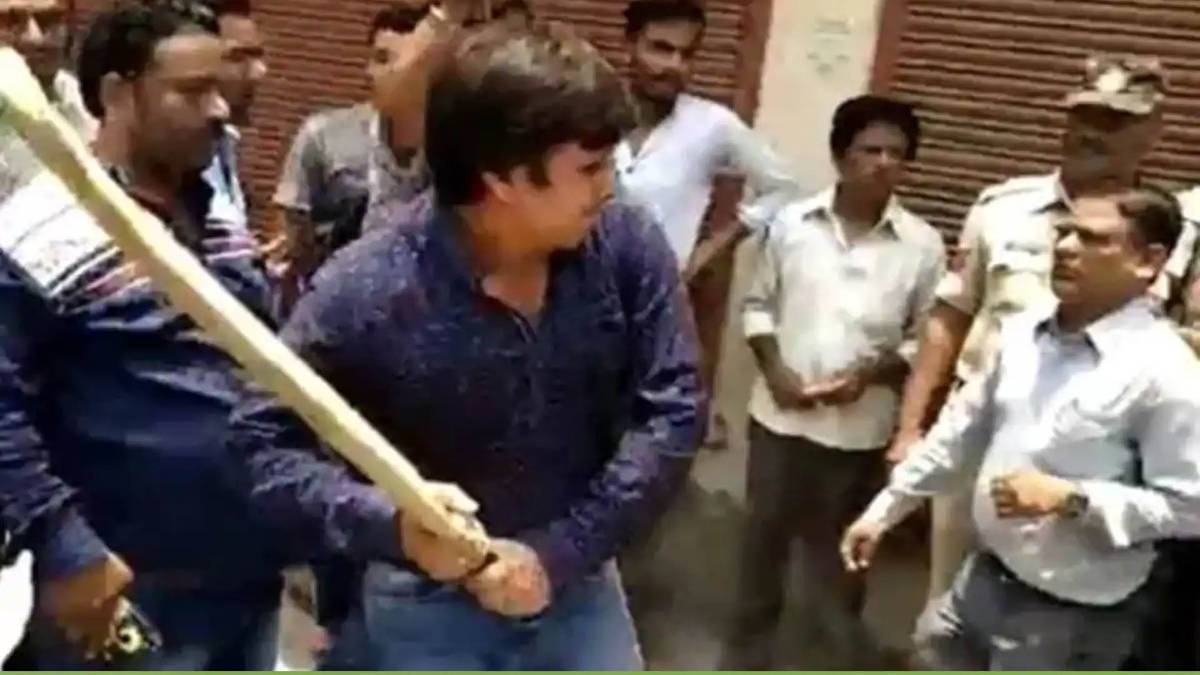 आकाश विजयवर्गीय का निगम अधिकारियों पर हमला