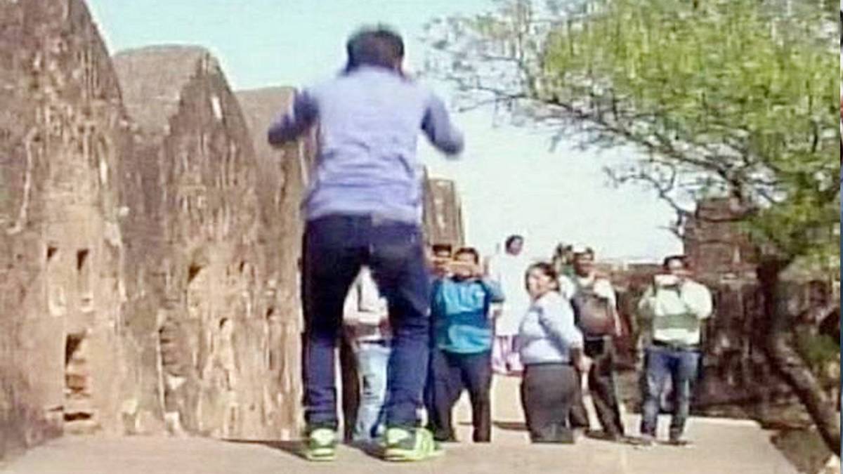 यूपी में कार्रवाई करती एंटी रोमियो स्क्वॉड(फाइल फोटो)