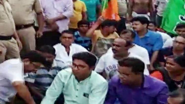 BJP मना रही ब्लैक डे