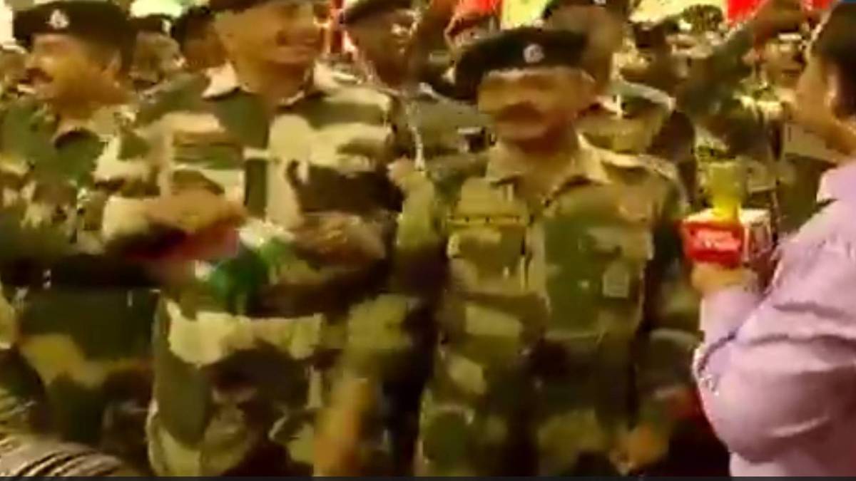 BSF के जवानों ने टीम इंडिया की जीत के लिए लगाए नारे