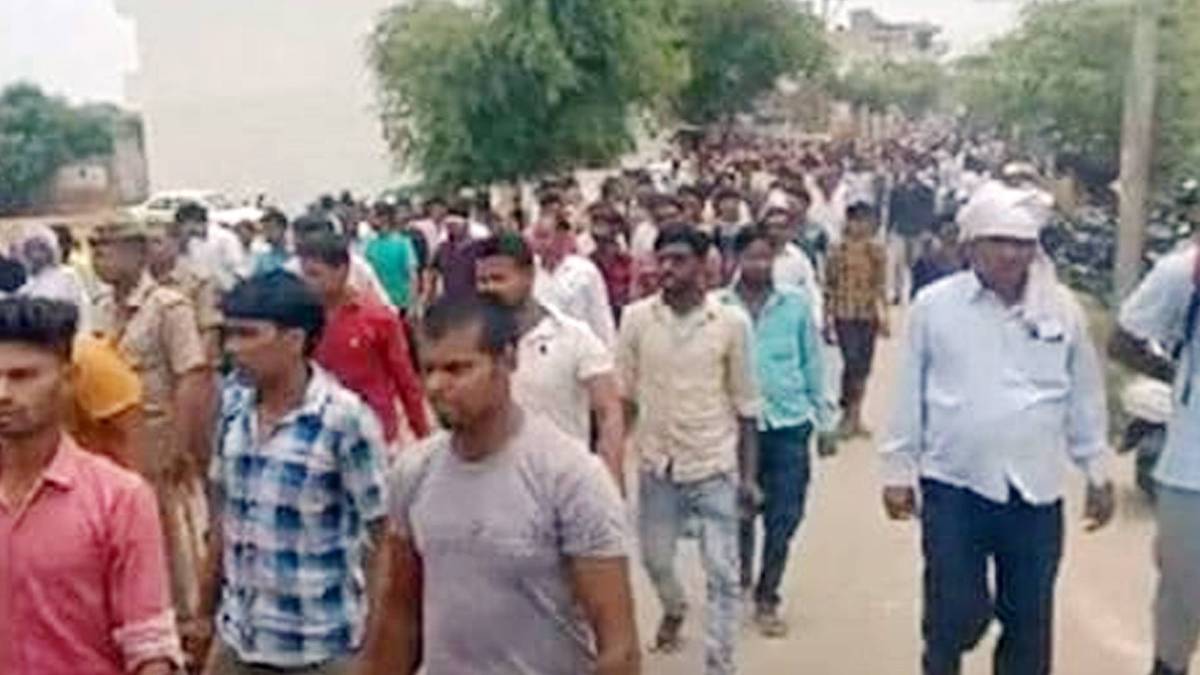 बुलंदशहर में सड़क पर कोहराम