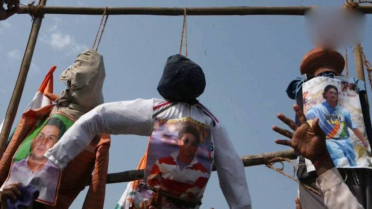 सचिन-धोनी के फूंके गए पुतले