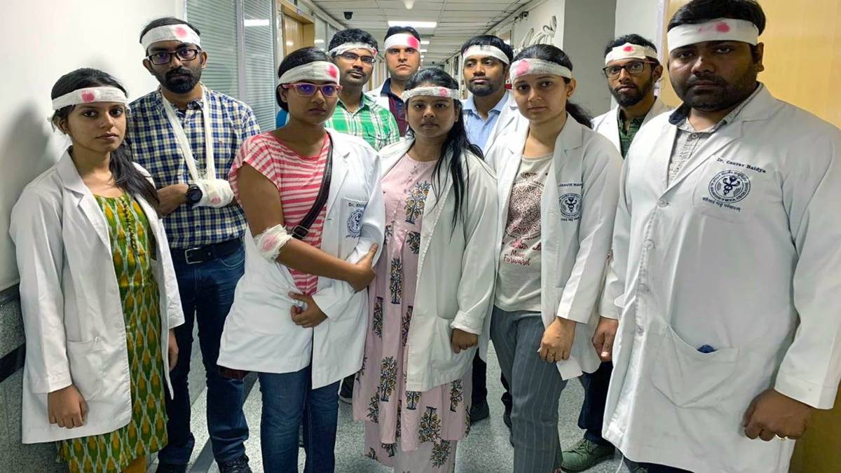 डॉक्टरों का विरोध