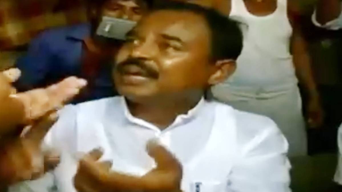 मुजफ्फरपुर में बच्चों की मौत पर नेताओं पर लोगों का गु्स्सा फूटा