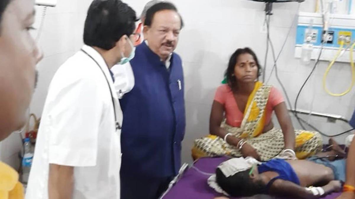 स्वास्थ्य मंत्री हर्षवर्धन मुजफ्फपुर पहुंचे (फोटो- ANI)