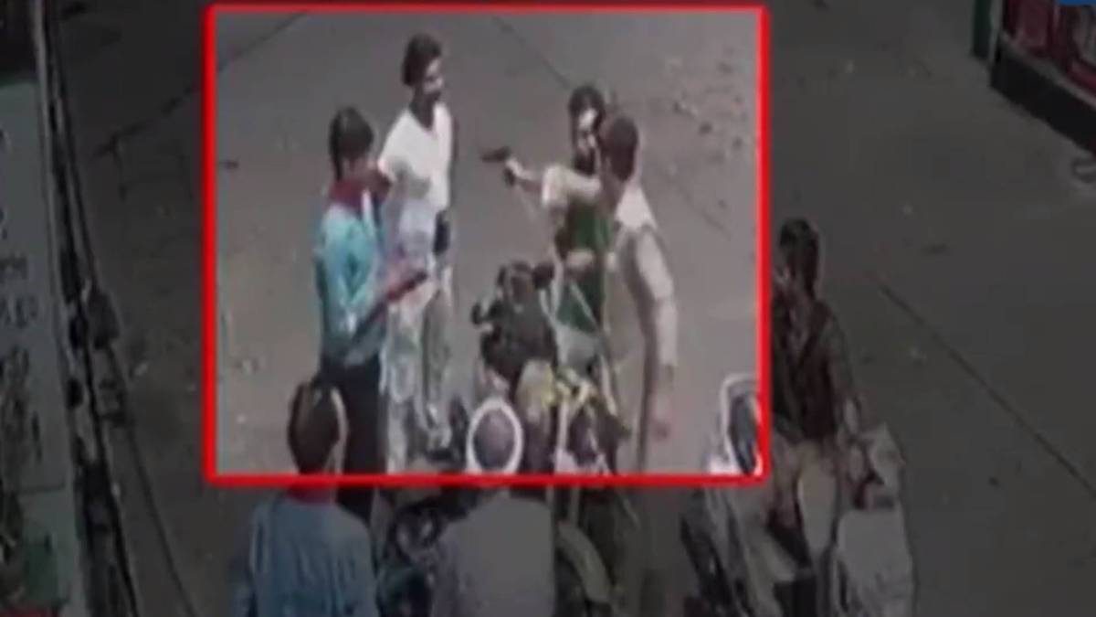 CCTV में कैद हुई घटना