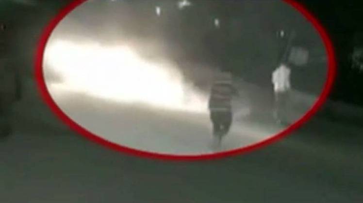 कार और बाइक की जोरदार भिड़ंत