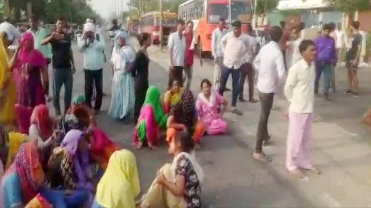 छेड़खानी पर हुआ बवाल(फोटो-ANI)