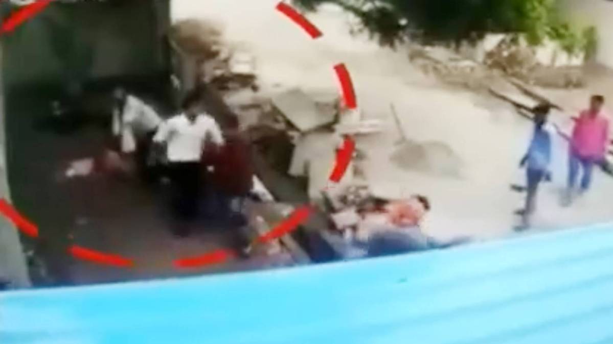 महिला की पिटाई