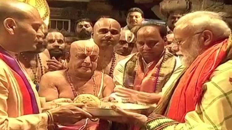 नरेंद्र मोदी