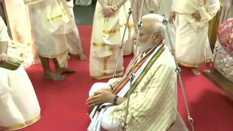 मंदिर में पीएम मोदी