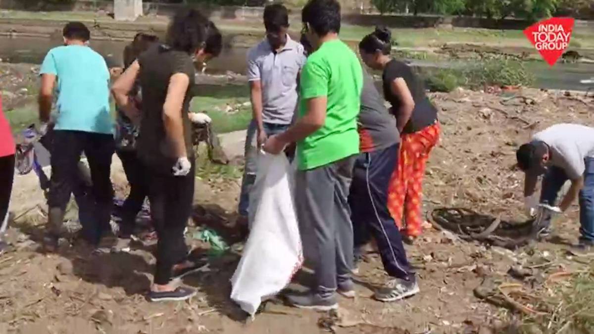 पुणे की मुळा मुठा नदी की सफाई