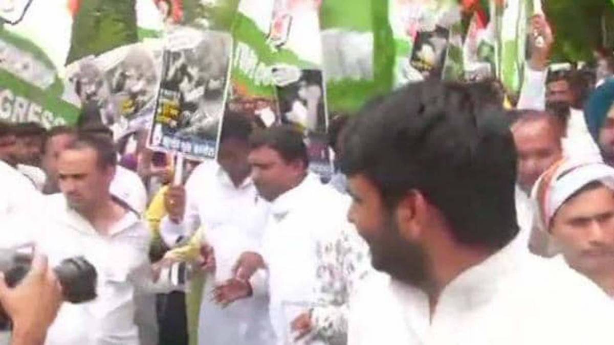 यूथ कांग्रेस का प्रदर्शन