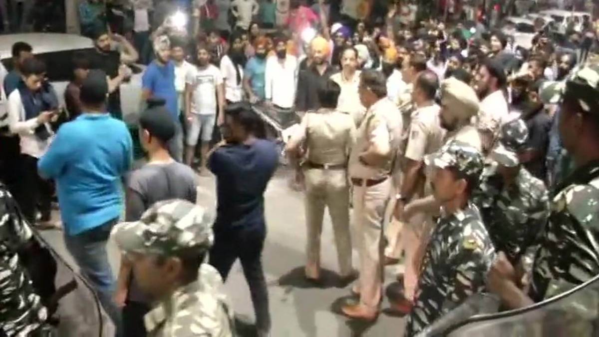 मुखर्जी नगर थाने का घेराव