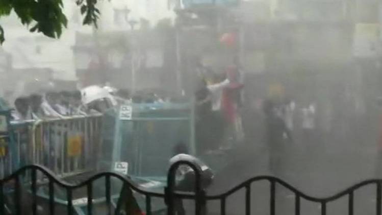 बंगाल में बवाल