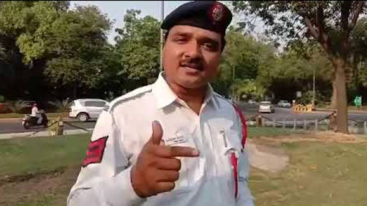 मिलें, ट्रैफिक पुलिस के 'गली ब्वॉय' से