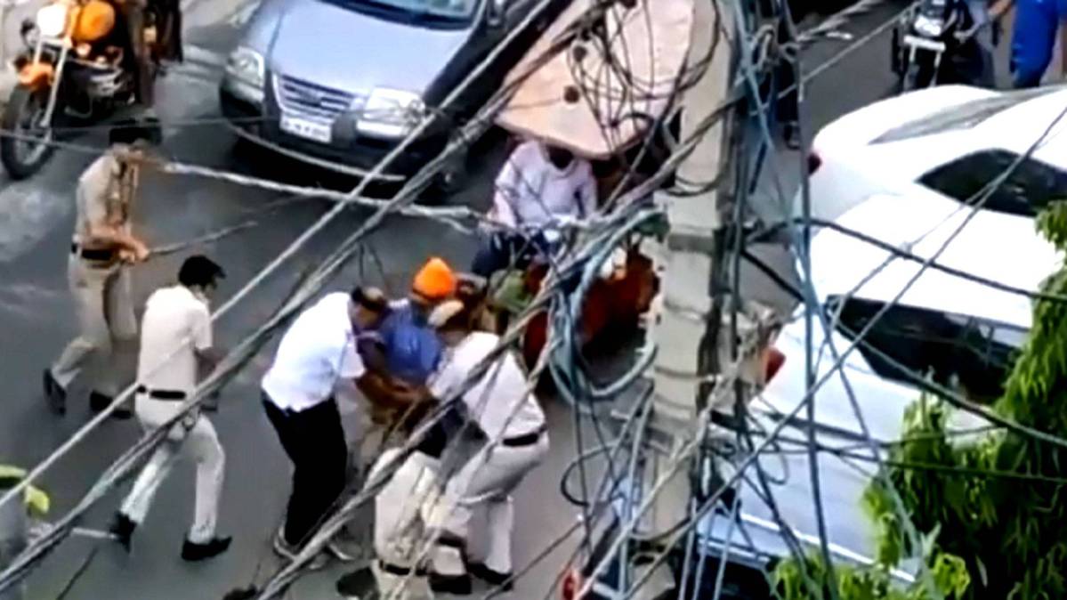 मुखर्जी नगर कांड में दो FIR दर्ज, यहां जानें पूरा मामला