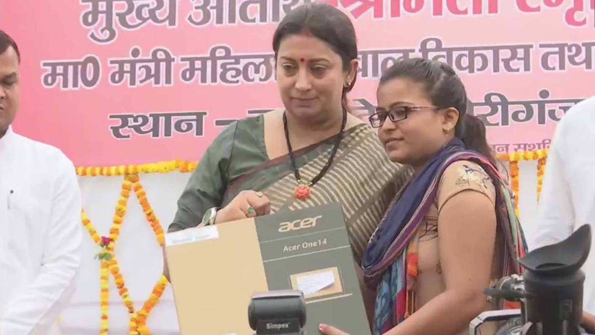 अमेठी में केंद्रीय मंत्री स्मृति इरानी