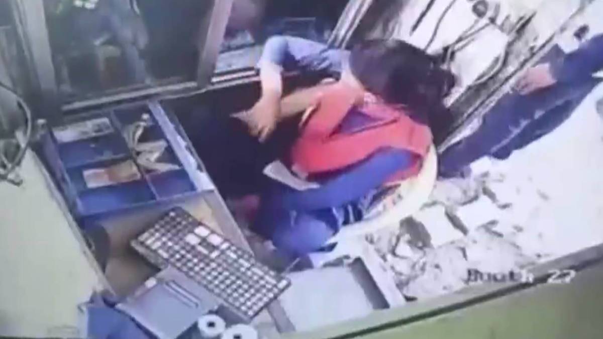 टोल पर महिला से मार-पीट