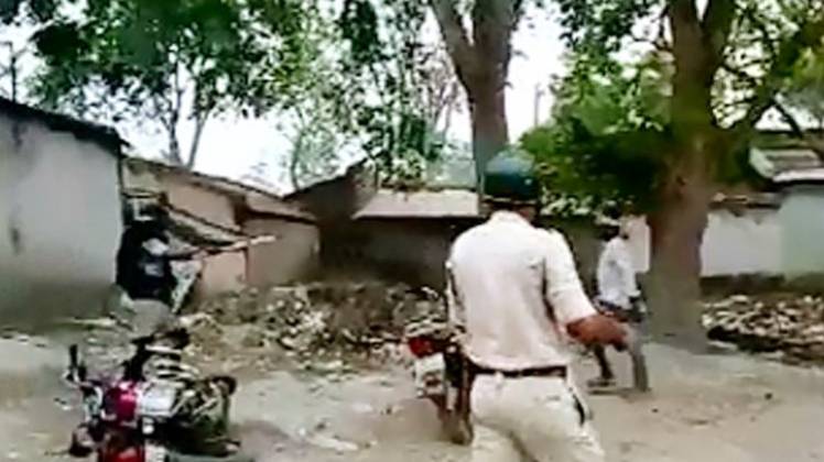 बीजेपी कार्यकर्ताओं पर लाठीचार्ज(फाइल फोटो)