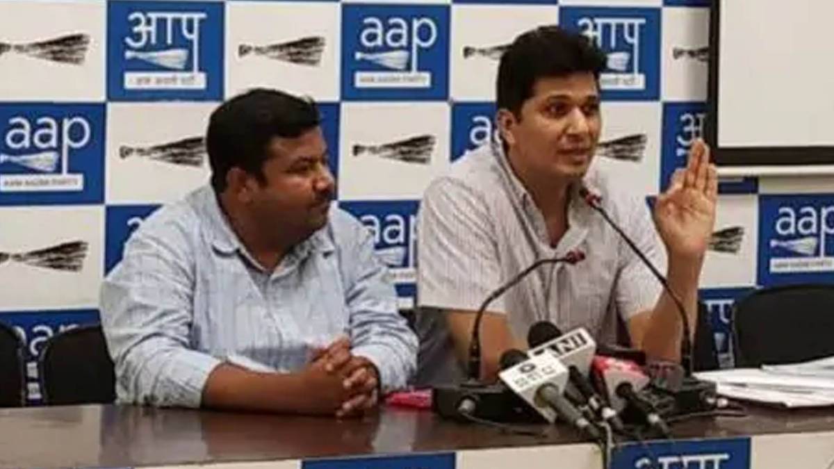 पीसी करते AAP नेता सौरभ भारद्वाज