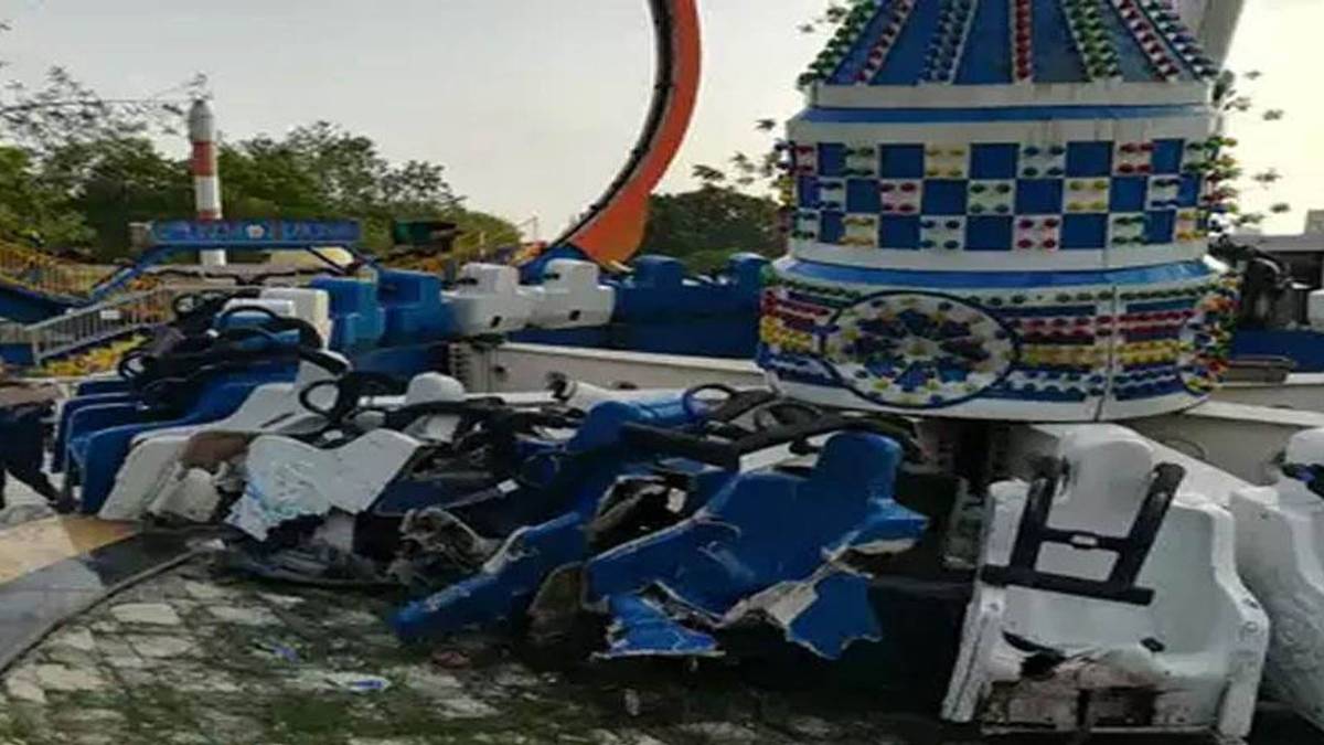 एडवेंचर पार्क में हवा में टूटा झूला