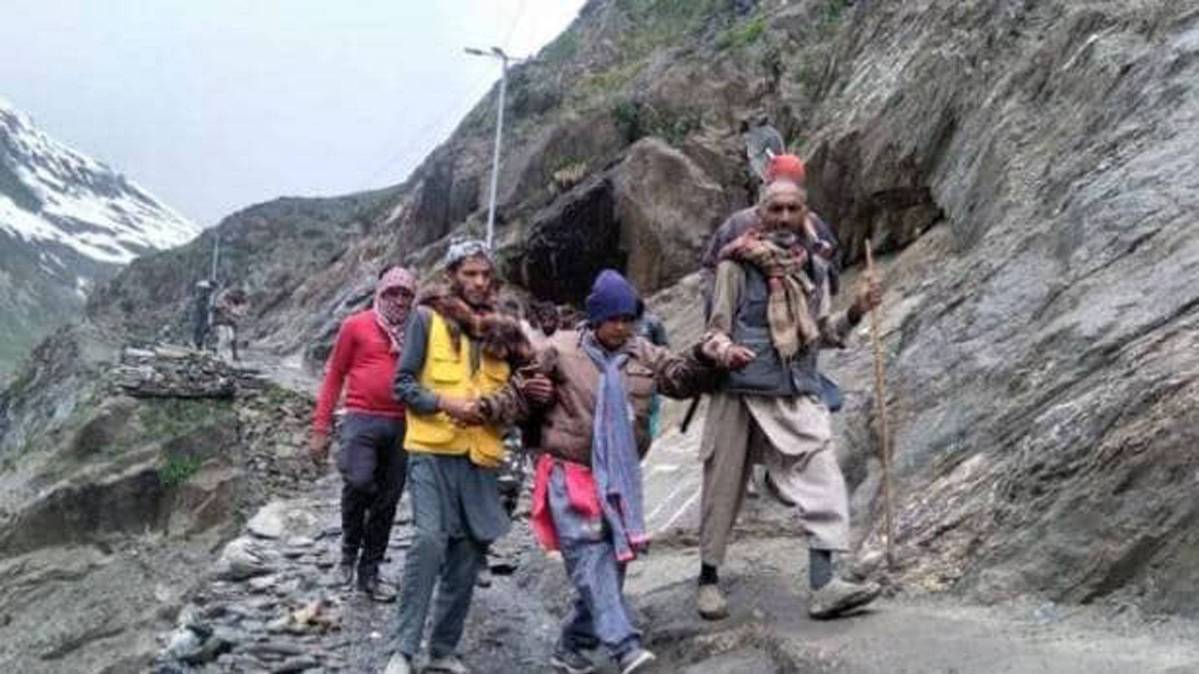 एक दिन के लिए रोकी गई अमरनाथ यात्रा