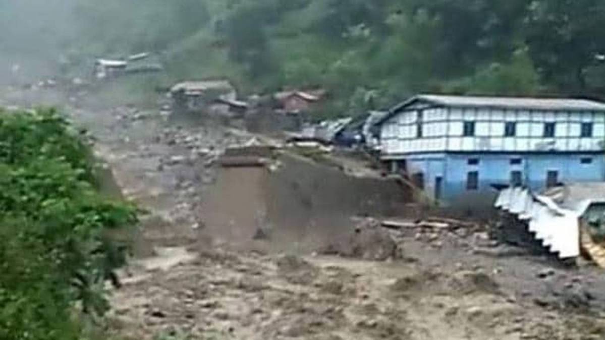 बोमडिला में फटा बादल (फोटो-मनोज्ञा लोइवाल)