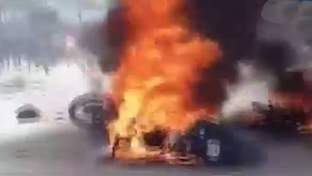 बाइक में लगी आग