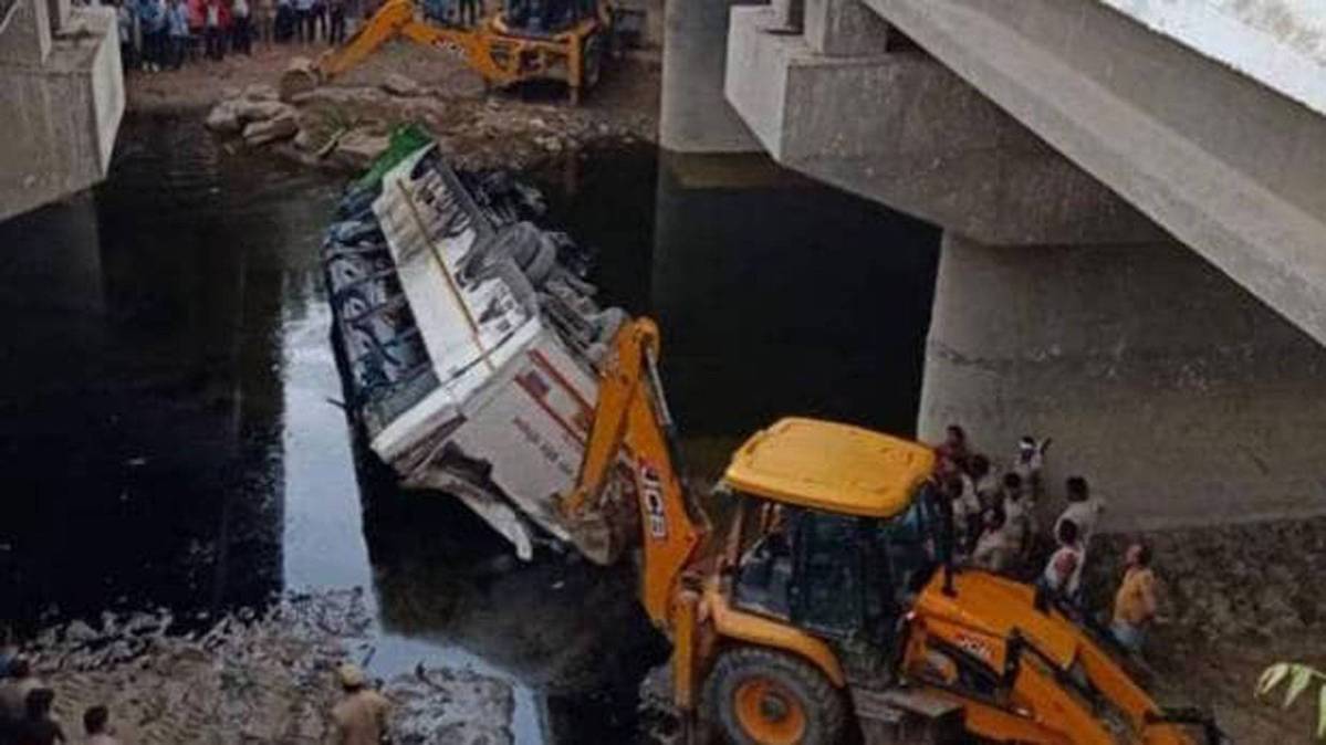 यमुना एक्सप्रेस वे पर हादसा