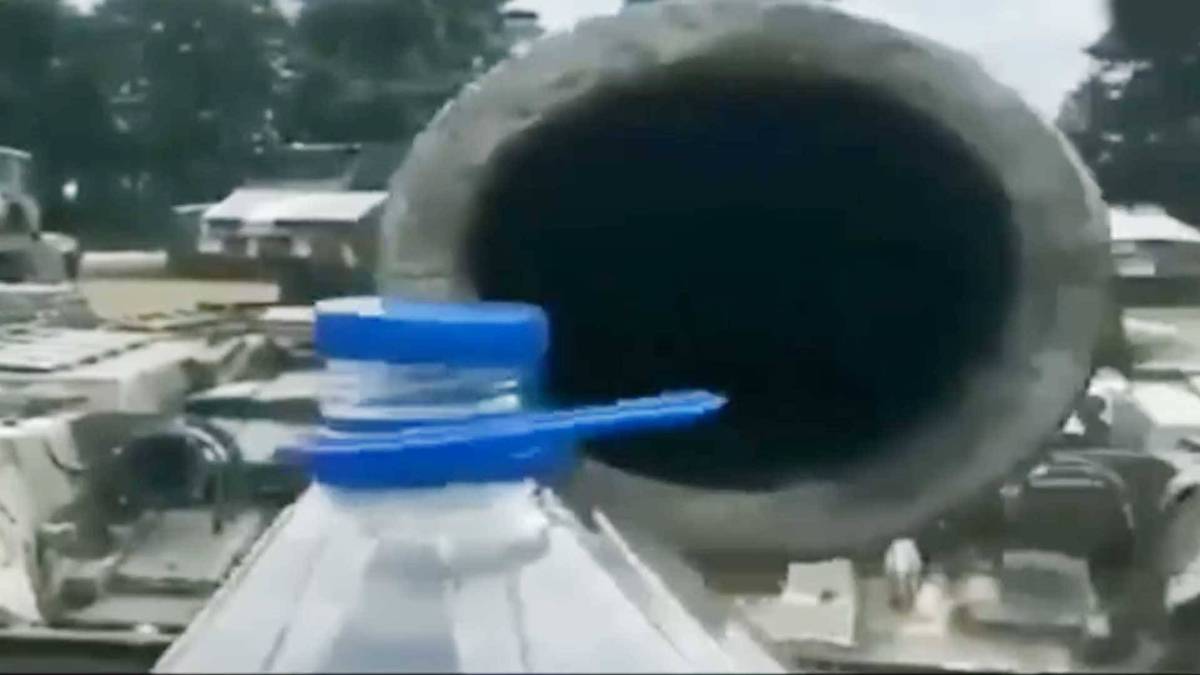 बॉटल कैप चेलेंज