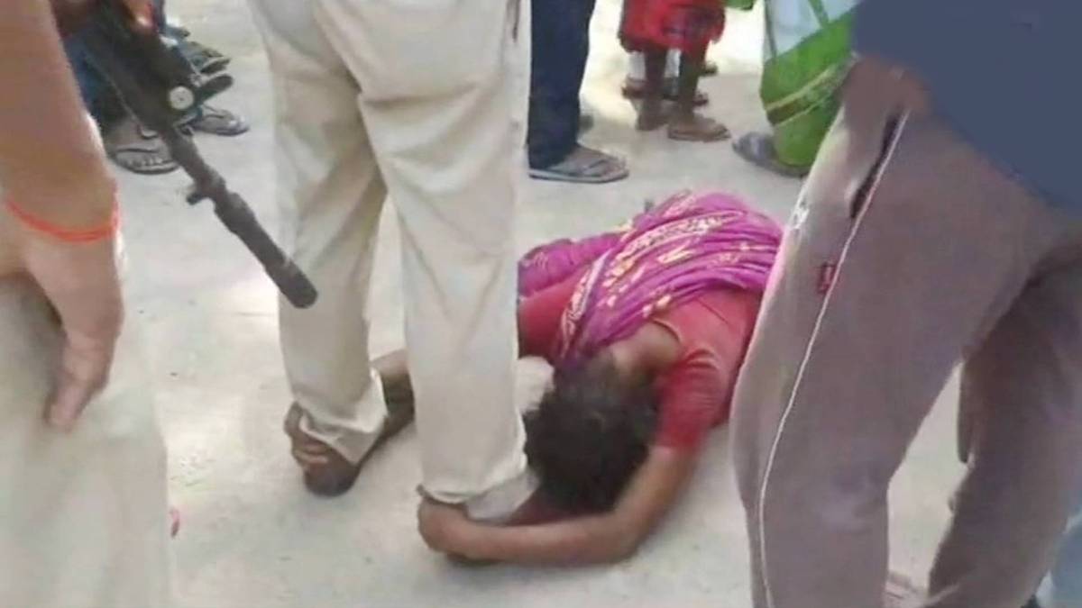 हैरान करने वाली तस्वीर बिहार के छपरा से(फोटो-ANI)