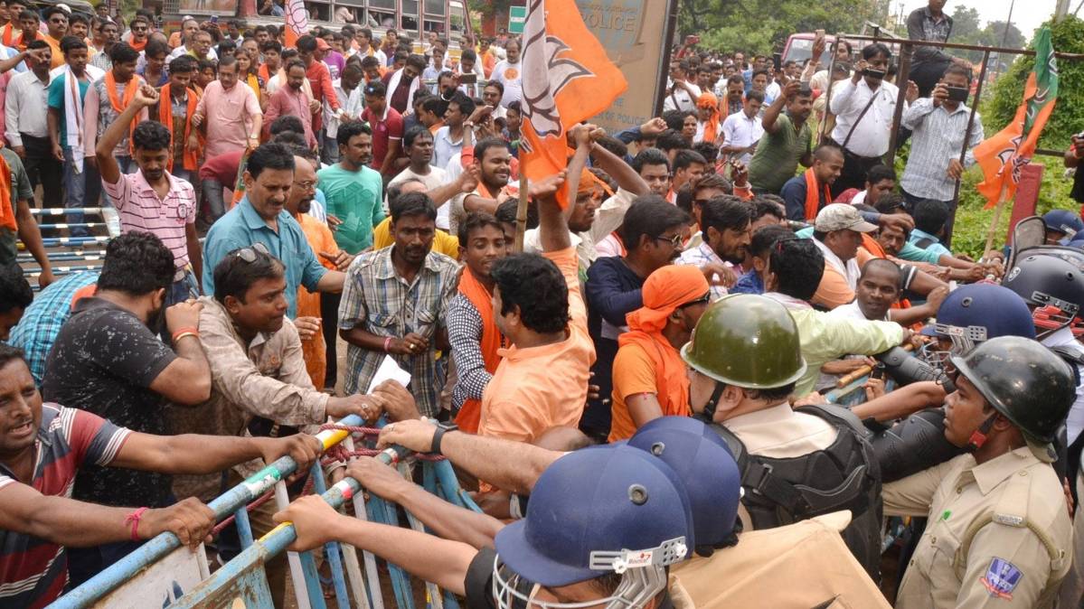 कट मनी पर पश्‍चिम बंगाल में बवाल(फोटो-IANS)