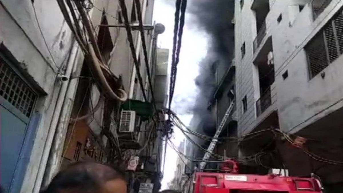 रबर फैक्ट्री में लगी आग (फोटो- ANI)