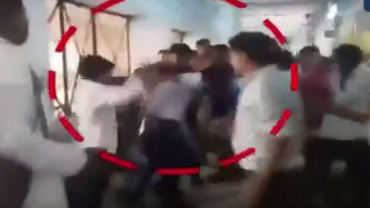 डॉक्टर्स ने पीटा