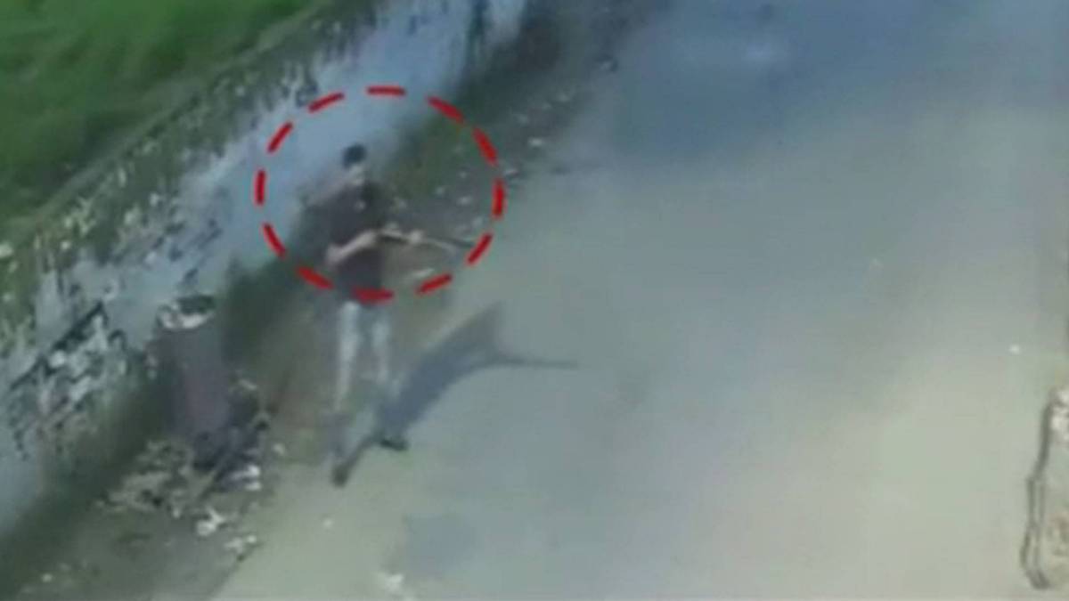 दिनदहाड़े सड़क पर फायिरंग