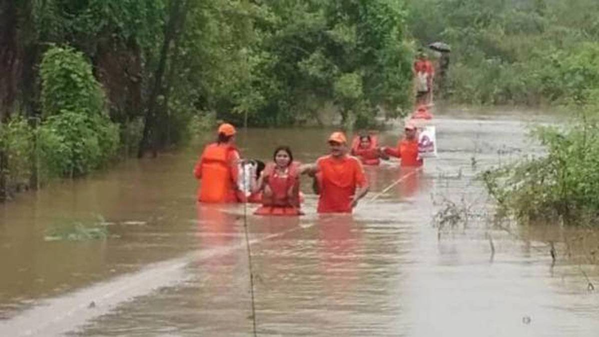 MP में पुल के ऊपर आई नदी (फाइल फोटो)