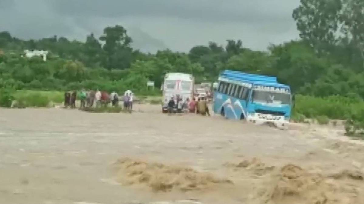 बाढ़ से हाहाकार