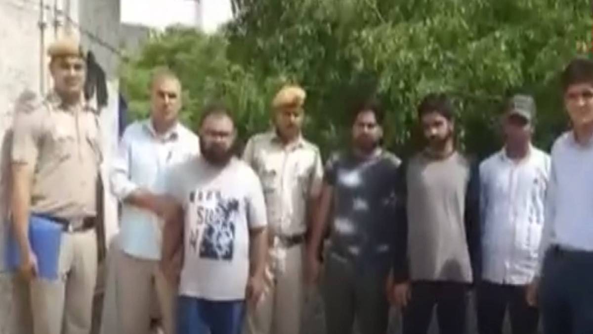 हिरासत में लिए गए आरोपी