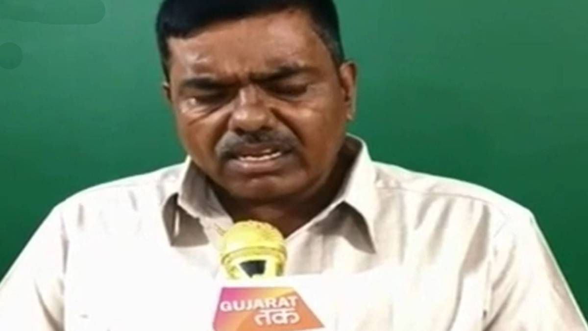 जेल कैदी ने गाए भजन